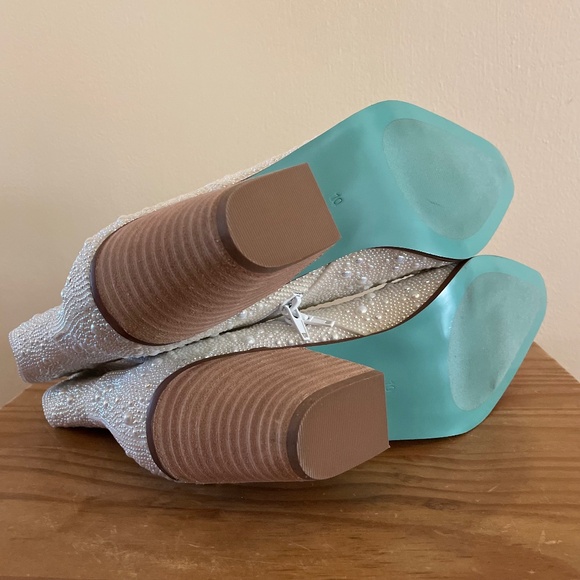 NIB NWT Betsey Johnson Pearl Studded Emory Low Boots - Picture 7 of 14